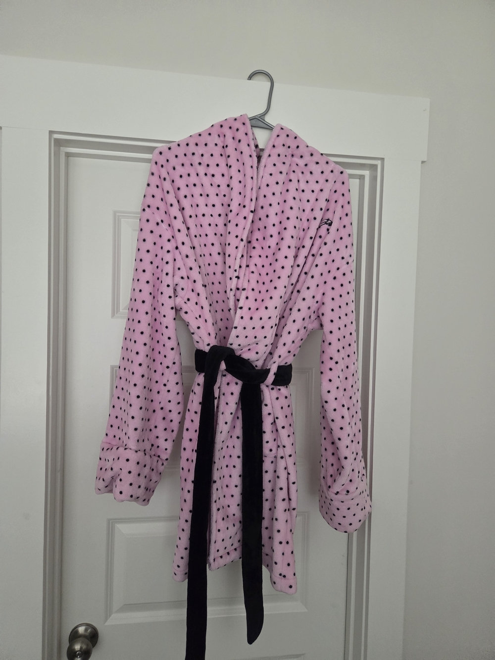 PINK Victoria's Secret Polka Dot Plush Robe with Black Tie